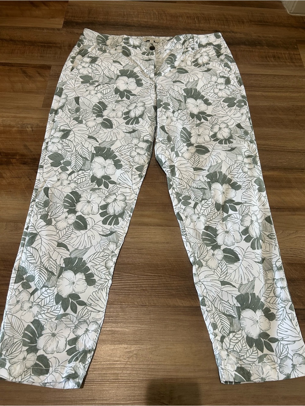 Talbots Super Soft White Cotton Pants with Green Floral Print Like New 14